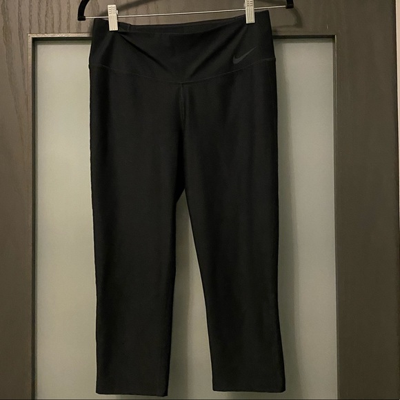 Nike Pants - Nike crop running leggings